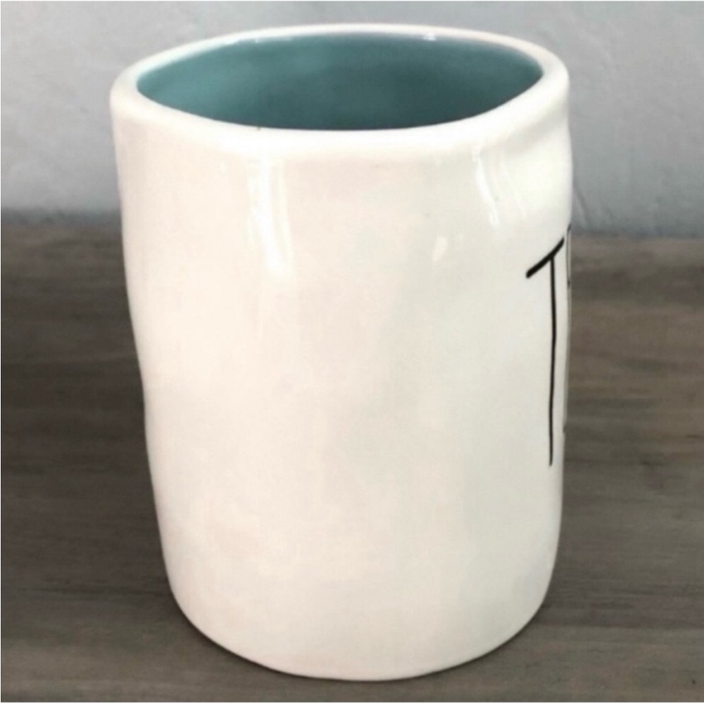 RAE DUNN ‘TEA’ Mug with Blue Inside - Picture 2 of 7